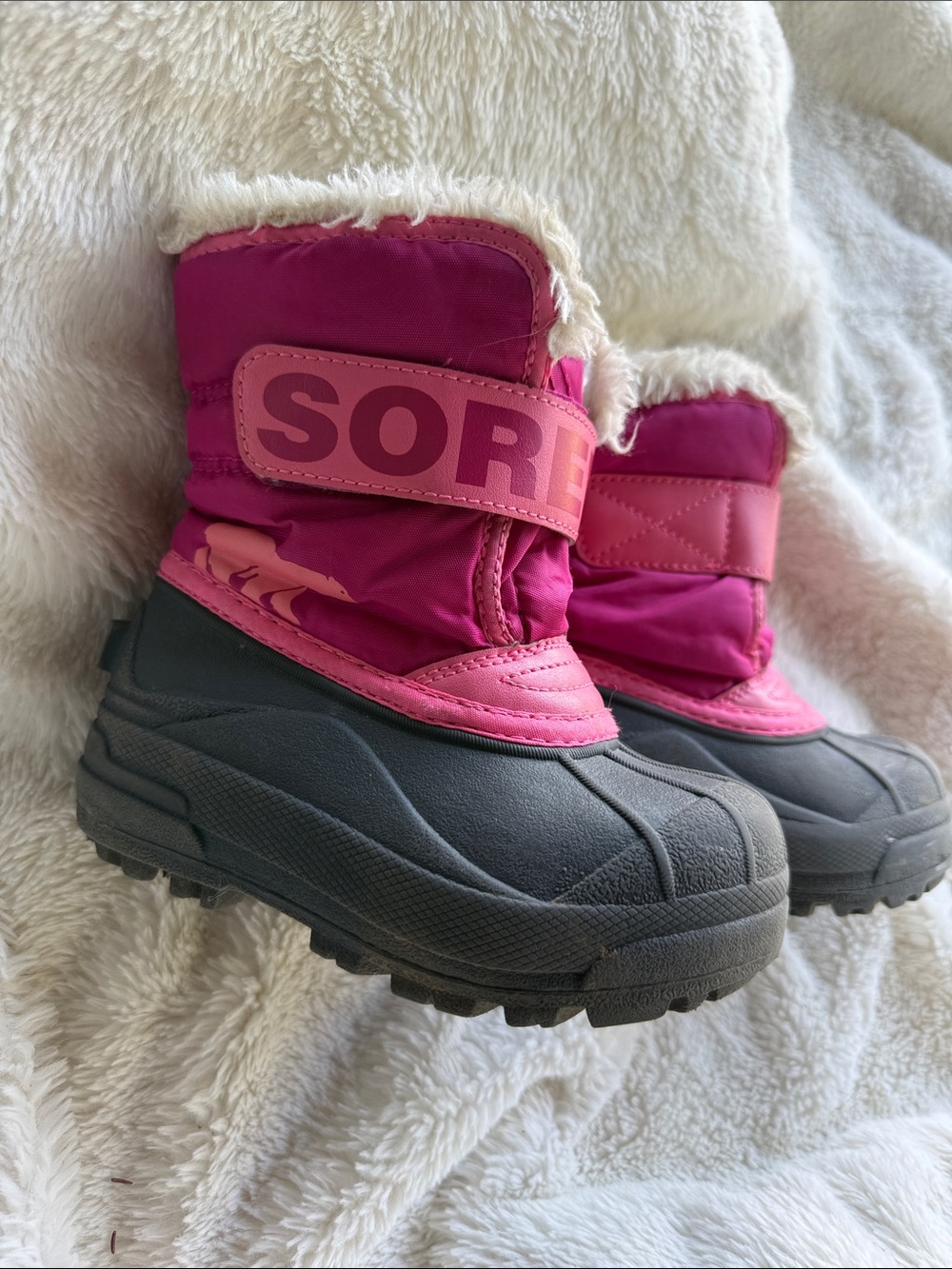 Kids pink snow boots